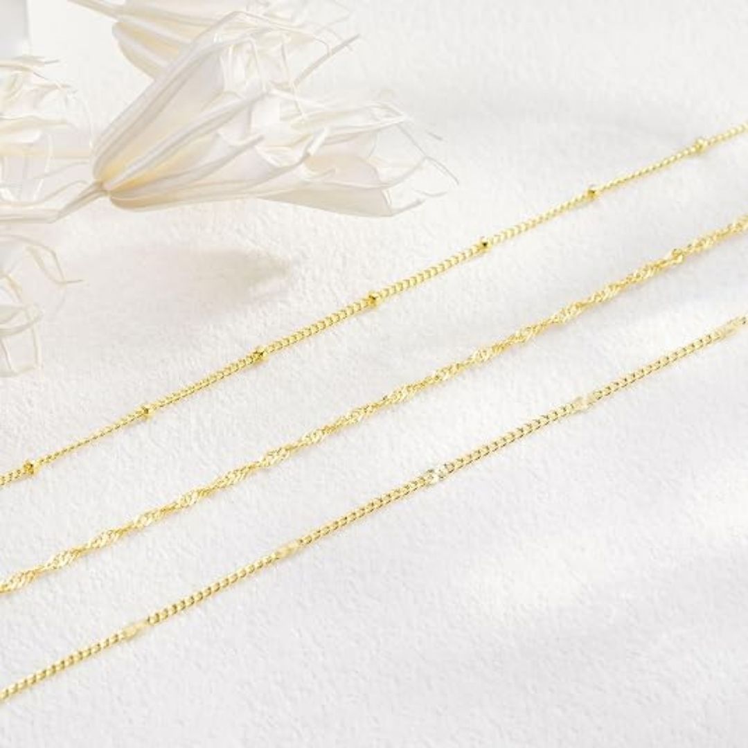 Guldkaskad – Elegant flerskikts halsband i varm guldton