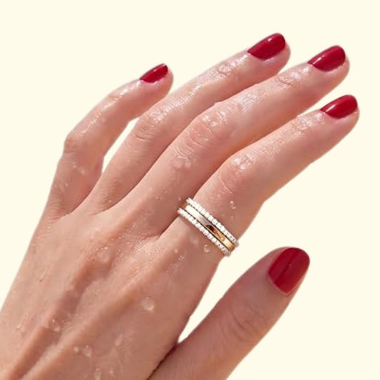 Solstrimma – Elegant guldring med glittrande kristallkanter