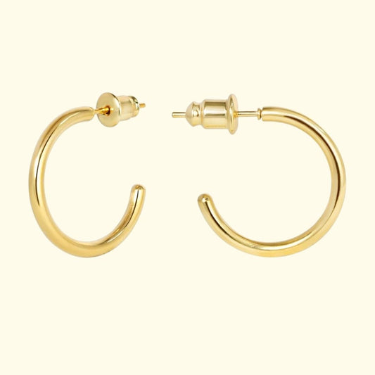 Guldcykel – Minimalistiska och eleganta hoop-örhängen i guldton