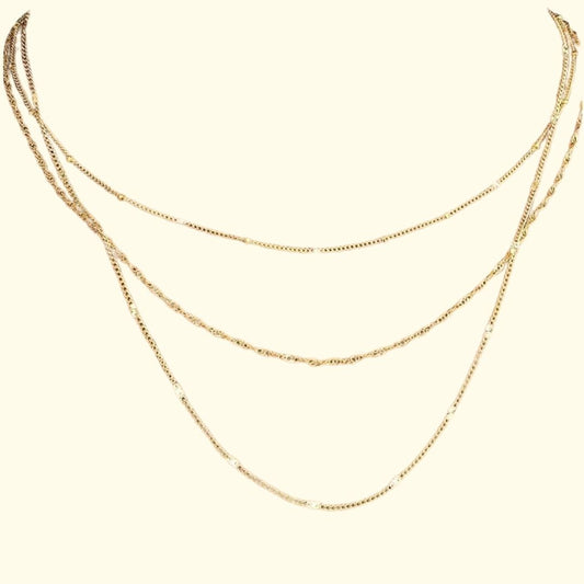Guldkaskad – Elegant flerskikts halsband i varm guldton
