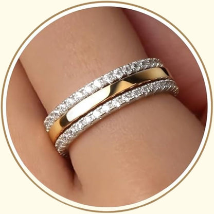 Solstrimma – Elegant guldring med glittrande kristallkanter
